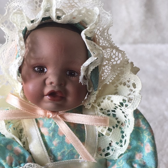 Vintage Ashton Drake “DANIELLE MINI BABY” - Picture 1 of 5